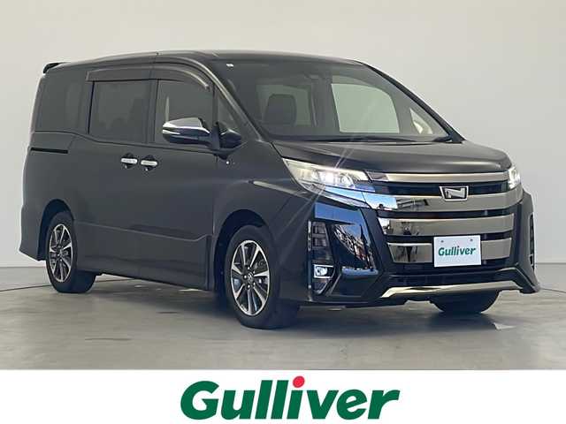 トヨタ ノア Si ダブルバイビーⅢ 岐阜県 2021(令3)年 3万km ブラック 純正10インチナビ（NSZN-Z68T）/AM/FM/SD/CD/DVD/フルセグTV/Bluetooth/12.1インチフリップダウンモニター/バックカメラ/ビルトインETC/インナーミラー型前後ドライブレコーダー/両側パワースライドドア/純正フロアマット/純正１６AW/LEDヘッドライト/フォグランプ/ハーフレザー/USB端子/トヨタセーフティーセンス/プリクラッシュセーフティ/レーンディパーチャーアラート/オートマチックハイビーム/インテリジェントクリアランスソナー/アイドリングストップ/クルーズコントロール