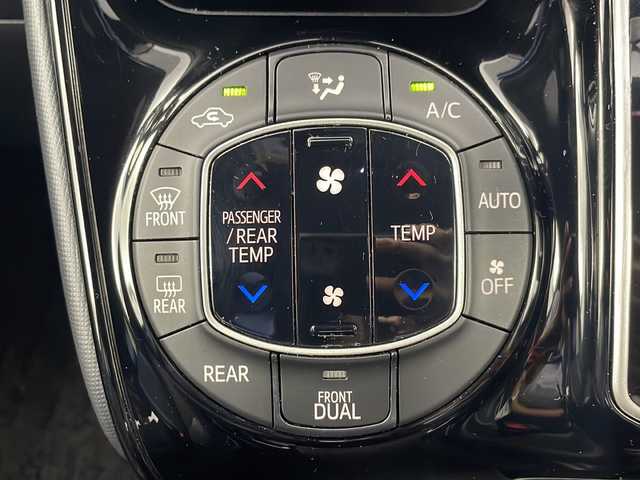 トヨタ ノア Si ダブルバイビーⅢ 岐阜県 2021(令3)年 3万km ブラック 純正10インチナビ（NSZN-Z68T）/AM/FM/SD/CD/DVD/フルセグTV/Bluetooth/12.1インチフリップダウンモニター/バックカメラ/ビルトインETC/インナーミラー型前後ドライブレコーダー/両側パワースライドドア/純正フロアマット/純正１６AW/LEDヘッドライト/フォグランプ/ハーフレザー/USB端子/トヨタセーフティーセンス/プリクラッシュセーフティ/レーンディパーチャーアラート/オートマチックハイビーム/インテリジェントクリアランスソナー/アイドリングストップ/クルーズコントロール
