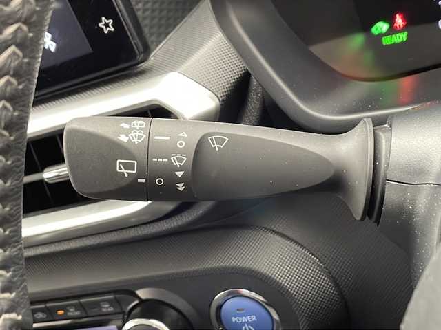 トヨタ ライズ Z 千葉県 2022(令4)年 1万km シャイニングホワイトパール 衝突軽減ブレーキ/レーンキープアシスト/全方位カメラ/前後コーナーセンサー/オーディオディスプレイ/（フルセグ/Bluetooth/USB/HDMI/FM/AM）/バックカメラ/ETC/ヒートシーター（運転席＋助手席）/LEDヘッドライト/電動格納ミラー/ドアバイザー