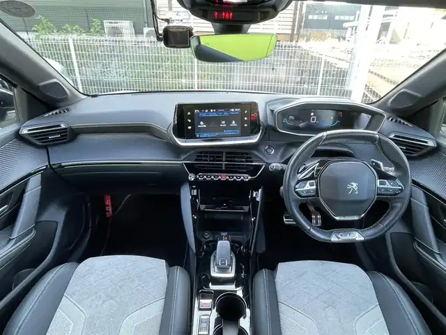 プジョー ２０８ GT ライン 静岡県 2020(令2)年 1.4万km 白 ワンオーナー/ハーフレザーシート/BSM/純正ディスプレイオーディオ/(BT/CarPlay)/衝突被害軽減システム/バックカメラ/ACC/LKA/パーキングアシスト/スマートキー/ETC/ドライブレコーダー/フロアマット/純正17インチアルミホイール/保証書/取説/スペアキー