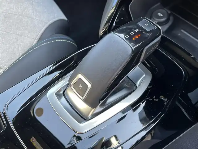 プジョー ２０８ GT ライン 静岡県 2020(令2)年 1.4万km 白 ワンオーナー/ハーフレザーシート/BSM/純正ディスプレイオーディオ/(BT/CarPlay)/衝突被害軽減システム/バックカメラ/ACC/LKA/パーキングアシスト/スマートキー/ETC/ドライブレコーダー/フロアマット/純正17インチアルミホイール/保証書/取説/スペアキー