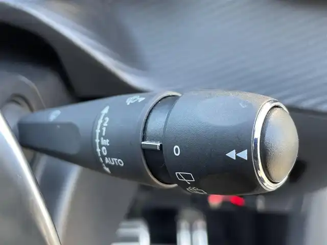 プジョー ２０８ GT ライン 静岡県 2020(令2)年 1.4万km 白 ワンオーナー/ハーフレザーシート/BSM/純正ディスプレイオーディオ/(BT/CarPlay)/衝突被害軽減システム/バックカメラ/ACC/LKA/パーキングアシスト/スマートキー/ETC/ドライブレコーダー/フロアマット/純正17インチアルミホイール/保証書/取説/スペアキー