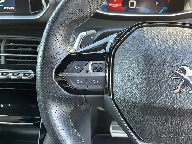 プジョー ２０８ GT ライン 静岡県 2020(令2)年 1.4万km 白 ワンオーナー/ハーフレザーシート/BSM/純正ディスプレイオーディオ/(BT/CarPlay)/衝突被害軽減システム/バックカメラ/ACC/LKA/パーキングアシスト/スマートキー/ETC/ドライブレコーダー/フロアマット/純正17インチアルミホイール/保証書/取説/スペアキー