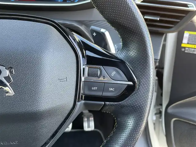 プジョー ２０８ GT ライン 静岡県 2020(令2)年 1.4万km 白 ワンオーナー/ハーフレザーシート/BSM/純正ディスプレイオーディオ/(BT/CarPlay)/衝突被害軽減システム/バックカメラ/ACC/LKA/パーキングアシスト/スマートキー/ETC/ドライブレコーダー/フロアマット/純正17インチアルミホイール/保証書/取説/スペアキー