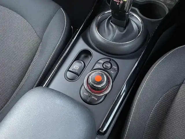 ＭＩＮＩ ＢＭＷ ミニ クラブマン クーパーD 埼玉県 2020(令2)年 3.9万km ペッパー・ホワイト ペッパーパッケージ /ACC /純正ナビ /バックカメラ /コンフォートアクセス /OP純正17インチアルミホイール /PDC /アンビエントライト /インテリジェントセーフティ /パークアシスト /LEDヘッドライト /ミラーETC /フォグランプ