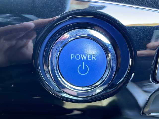 トヨタ プリウス SセーフティプラスⅡ 岩手県 2021(令3)年 5.2万km プラチナホワイトパールマイカ プリクラッシュセーフティ/純正ナビ/Bluetooth/パノラミックビューモニター/レーダークルーズコントロール/ETC/LEDヘッドライト/LEDフォグ/オートライト/クリアランスソナー/ドライブレコーダー/BSM/革巻きステアリング/ステアリングスイッチ/スマートキー/取扱説明書/保証書