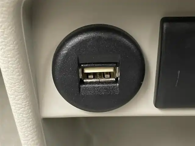 スズキ ラパン S 愛知県 2016(平28)年 5.7万km シフォンアイボリーメタリック 純正ナビ　全方位カメラ　シートヒーター　禁煙車　レーダーブレーキサポート　衝突軽減　ＨＩＤヘッドライト　純正フロアマット　オートライト　ＤＶＤ　ＵＳＢ　フルセグＴＶ　ツートンカラー　プッシュスタート