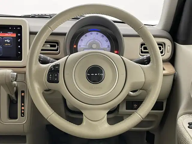 スズキ ラパン S 愛知県 2016(平28)年 5.7万km シフォンアイボリーメタリック 純正ナビ　全方位カメラ　シートヒーター　禁煙車　レーダーブレーキサポート　衝突軽減　ＨＩＤヘッドライト　純正フロアマット　オートライト　ＤＶＤ　ＵＳＢ　フルセグＴＶ　ツートンカラー　プッシュスタート