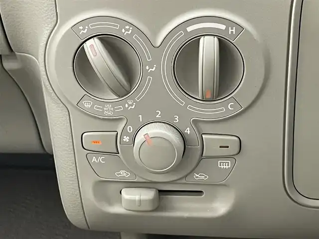 スズキ ラパン S 愛知県 2016(平28)年 5.7万km シフォンアイボリーメタリック 純正ナビ　全方位カメラ　シートヒーター　禁煙車　レーダーブレーキサポート　衝突軽減　ＨＩＤヘッドライト　純正フロアマット　オートライト　ＤＶＤ　ＵＳＢ　フルセグＴＶ　ツートンカラー　プッシュスタート