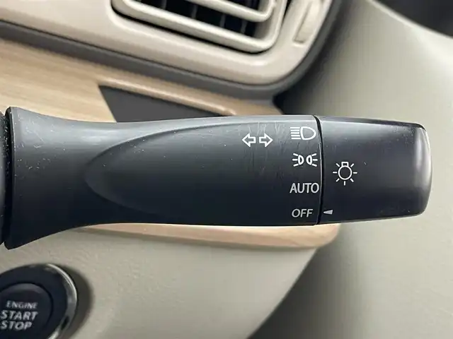 スズキ ラパン S 愛知県 2016(平28)年 5.7万km シフォンアイボリーメタリック 純正ナビ　全方位カメラ　シートヒーター　禁煙車　レーダーブレーキサポート　衝突軽減　ＨＩＤヘッドライト　純正フロアマット　オートライト　ＤＶＤ　ＵＳＢ　フルセグＴＶ　ツートンカラー　プッシュスタート