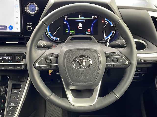 トヨタ ノア ハイブリッド S－Z 大阪府 2023(令5)年 1.1万km ホワイトパールクリスタルシャイン 純正10.5incディスプレイオーディオナビ/【フルセグTV/Bluetooth/CD/DVD/HDMI/FM/AM】/快適利便パッケージ/・両側ハンズフリーパワースライドドア/・パワーバックドア/・後席オットマン/・前後シートヒーター/・nanoe/ユニバーサルステップ/3眼LEDヘッドライト/100V電源/バックカメラ/トヨタセーフティセンス/・ブラインドスポットモニター(BSM)/・プリクラッシュセーフティ(PCS)/・レーントレーシングアシスト/・レーダークルーズコントロール/・オートマチックハイビームシステム/・プロアクティブドライビングアシスト/・パーキングサポートブレーキ/・Adobanced Drive/前後コーナーセンサー/後退速度抑制装置/両側パワースライドドア/後席エアコン/後席USB-C充電/ハーフレザーシート/純正17インチアルミホイール/スマートキー/スペアキー