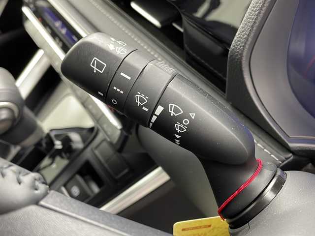 トヨタ ノア ハイブリッド S－Z 大阪府 2023(令5)年 1.1万km ホワイトパールクリスタルシャイン 純正10.5incディスプレイオーディオナビ/【フルセグTV/Bluetooth/CD/DVD/HDMI/FM/AM】/快適利便パッケージ/・両側ハンズフリーパワースライドドア/・パワーバックドア/・後席オットマン/・前後シートヒーター/・nanoe/ユニバーサルステップ/3眼LEDヘッドライト/100V電源/バックカメラ/トヨタセーフティセンス/・ブラインドスポットモニター(BSM)/・プリクラッシュセーフティ(PCS)/・レーントレーシングアシスト/・レーダークルーズコントロール/・オートマチックハイビームシステム/・プロアクティブドライビングアシスト/・パーキングサポートブレーキ/・Adobanced Drive/前後コーナーセンサー/後退速度抑制装置/両側パワースライドドア/後席エアコン/後席USB-C充電/ハーフレザーシート/純正17インチアルミホイール/スマートキー/スペアキー