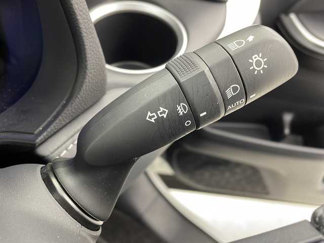 トヨタ ノア ハイブリッド S－Z 大阪府 2023(令5)年 1.1万km ホワイトパールクリスタルシャイン 純正10.5incディスプレイオーディオナビ/【フルセグTV/Bluetooth/CD/DVD/HDMI/FM/AM】/快適利便パッケージ/・両側ハンズフリーパワースライドドア/・パワーバックドア/・後席オットマン/・前後シートヒーター/・nanoe/ユニバーサルステップ/3眼LEDヘッドライト/100V電源/バックカメラ/トヨタセーフティセンス/・ブラインドスポットモニター(BSM)/・プリクラッシュセーフティ(PCS)/・レーントレーシングアシスト/・レーダークルーズコントロール/・オートマチックハイビームシステム/・プロアクティブドライビングアシスト/・パーキングサポートブレーキ/・Adobanced Drive/前後コーナーセンサー/後退速度抑制装置/両側パワースライドドア/後席エアコン/後席USB-C充電/ハーフレザーシート/純正17インチアルミホイール/スマートキー/スペアキー