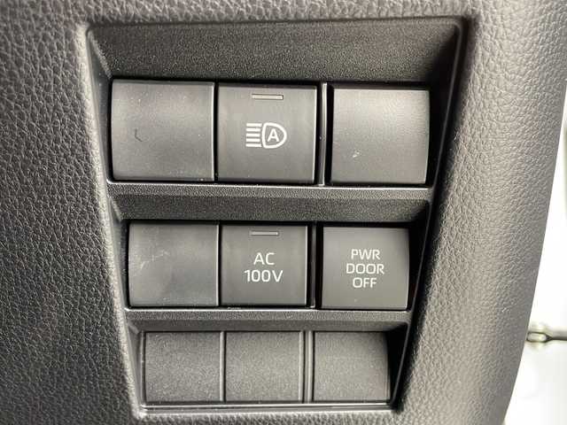 トヨタ ノア ハイブリッド S－Z 大阪府 2023(令5)年 1.1万km ホワイトパールクリスタルシャイン 純正10.5incディスプレイオーディオナビ/【フルセグTV/Bluetooth/CD/DVD/HDMI/FM/AM】/快適利便パッケージ/・両側ハンズフリーパワースライドドア/・パワーバックドア/・後席オットマン/・前後シートヒーター/・nanoe/ユニバーサルステップ/3眼LEDヘッドライト/100V電源/バックカメラ/トヨタセーフティセンス/・ブラインドスポットモニター(BSM)/・プリクラッシュセーフティ(PCS)/・レーントレーシングアシスト/・レーダークルーズコントロール/・オートマチックハイビームシステム/・プロアクティブドライビングアシスト/・パーキングサポートブレーキ/・Adobanced Drive/前後コーナーセンサー/後退速度抑制装置/両側パワースライドドア/後席エアコン/後席USB-C充電/ハーフレザーシート/純正17インチアルミホイール/スマートキー/スペアキー