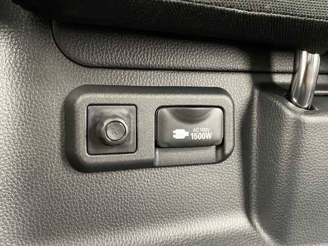 トヨタ ノア ハイブリッド S－Z 大阪府 2023(令5)年 1.1万km ホワイトパールクリスタルシャイン 純正10.5incディスプレイオーディオナビ/【フルセグTV/Bluetooth/CD/DVD/HDMI/FM/AM】/快適利便パッケージ/・両側ハンズフリーパワースライドドア/・パワーバックドア/・後席オットマン/・前後シートヒーター/・nanoe/ユニバーサルステップ/3眼LEDヘッドライト/100V電源/バックカメラ/トヨタセーフティセンス/・ブラインドスポットモニター(BSM)/・プリクラッシュセーフティ(PCS)/・レーントレーシングアシスト/・レーダークルーズコントロール/・オートマチックハイビームシステム/・プロアクティブドライビングアシスト/・パーキングサポートブレーキ/・Adobanced Drive/前後コーナーセンサー/後退速度抑制装置/両側パワースライドドア/後席エアコン/後席USB-C充電/ハーフレザーシート/純正17インチアルミホイール/スマートキー/スペアキー