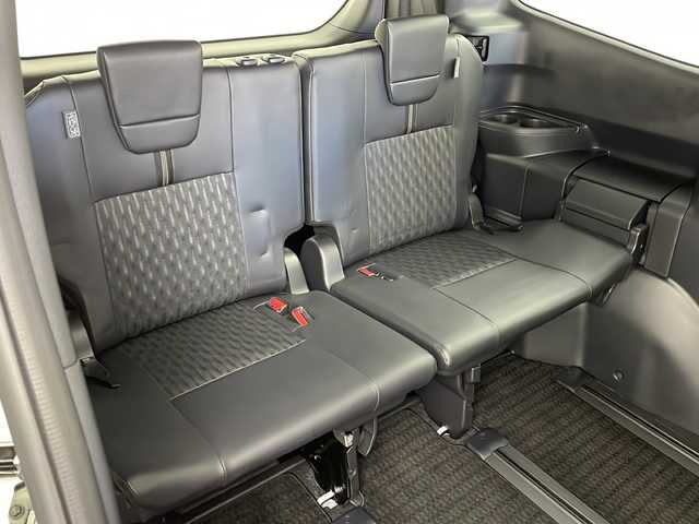 トヨタ ノア ハイブリッド S－Z 大阪府 2023(令5)年 1.1万km ホワイトパールクリスタルシャイン 純正10.5incディスプレイオーディオナビ/【フルセグTV/Bluetooth/CD/DVD/HDMI/FM/AM】/快適利便パッケージ/・両側ハンズフリーパワースライドドア/・パワーバックドア/・後席オットマン/・前後シートヒーター/・nanoe/ユニバーサルステップ/3眼LEDヘッドライト/100V電源/バックカメラ/トヨタセーフティセンス/・ブラインドスポットモニター(BSM)/・プリクラッシュセーフティ(PCS)/・レーントレーシングアシスト/・レーダークルーズコントロール/・オートマチックハイビームシステム/・プロアクティブドライビングアシスト/・パーキングサポートブレーキ/・Adobanced Drive/前後コーナーセンサー/後退速度抑制装置/両側パワースライドドア/後席エアコン/後席USB-C充電/ハーフレザーシート/純正17インチアルミホイール/スマートキー/スペアキー