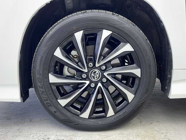 トヨタ ノア ハイブリッド S－Z 大阪府 2023(令5)年 1.1万km ホワイトパールクリスタルシャイン 純正10.5incディスプレイオーディオナビ/【フルセグTV/Bluetooth/CD/DVD/HDMI/FM/AM】/快適利便パッケージ/・両側ハンズフリーパワースライドドア/・パワーバックドア/・後席オットマン/・前後シートヒーター/・nanoe/ユニバーサルステップ/3眼LEDヘッドライト/100V電源/バックカメラ/トヨタセーフティセンス/・ブラインドスポットモニター(BSM)/・プリクラッシュセーフティ(PCS)/・レーントレーシングアシスト/・レーダークルーズコントロール/・オートマチックハイビームシステム/・プロアクティブドライビングアシスト/・パーキングサポートブレーキ/・Adobanced Drive/前後コーナーセンサー/後退速度抑制装置/両側パワースライドドア/後席エアコン/後席USB-C充電/ハーフレザーシート/純正17インチアルミホイール/スマートキー/スペアキー