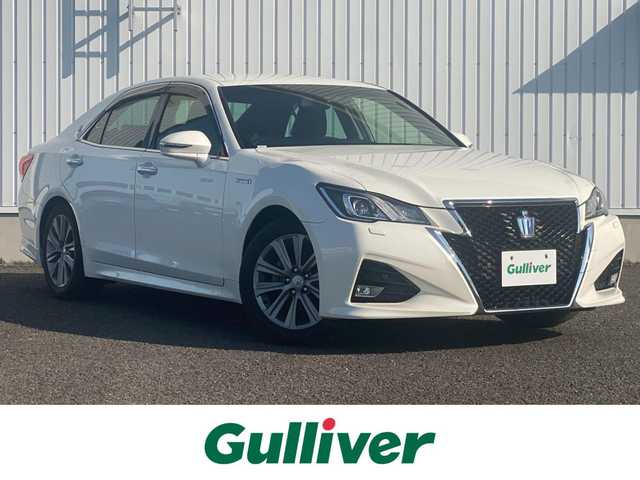 トヨタ クラウン ハイブリッド アスリートG 熊本県 2016(平28)年 5.6万km ホワイトパールクリスタルシャイン 純正ナビ/・AM/FM/CD/DVD/BD/SD/AUX/USB/BT/・フルセグTV/バックカメラ/クリアランスソナー/ブラインドスポットモニター/車両接近通報装置/横滑り防止機能/前後コーナーセンサー/革巻きステアリング/・ステアリングリモコン/オートライト/・LEDライト/・フォグランプ/レザーシート/・D/N席パワーシート/・D/N席シートヒーター/・D/N席エアシート/・D席シートメモリー/電動格納ミラー/・ウィンカーミラー/ビルトインETC/純正フロアマット/純正アルミホイール/スマートキー/・スペアキー/・カードキー