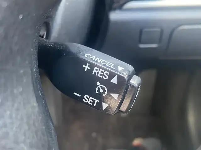 トヨタ クラウン ハイブリッド アスリートG 熊本県 2016(平28)年 5.6万km ホワイトパールクリスタルシャイン 純正ナビ/・AM/FM/CD/DVD/BD/SD/AUX/USB/BT/・フルセグTV/バックカメラ/クリアランスソナー/ブラインドスポットモニター/車両接近通報装置/横滑り防止機能/前後コーナーセンサー/革巻きステアリング/・ステアリングリモコン/オートライト/・LEDライト/・フォグランプ/レザーシート/・D/N席パワーシート/・D/N席シートヒーター/・D/N席エアシート/・D席シートメモリー/電動格納ミラー/・ウィンカーミラー/ビルトインETC/純正フロアマット/純正アルミホイール/スマートキー/・スペアキー/・カードキー