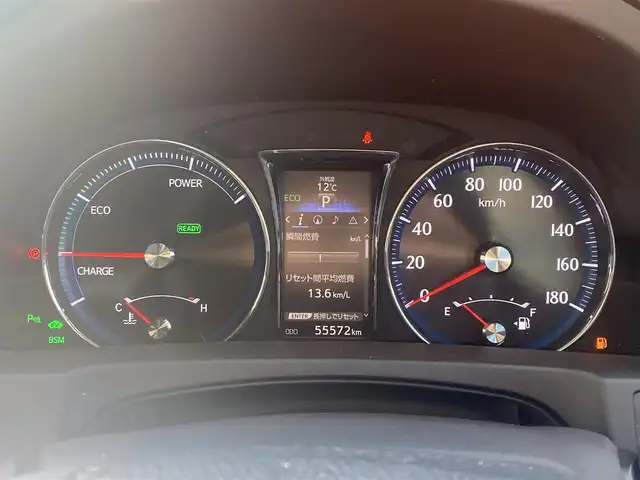 トヨタ クラウン ハイブリッド アスリートG 熊本県 2016(平28)年 5.6万km ホワイトパールクリスタルシャイン 純正ナビ/・AM/FM/CD/DVD/BD/SD/AUX/USB/BT/・フルセグTV/バックカメラ/クリアランスソナー/ブラインドスポットモニター/車両接近通報装置/横滑り防止機能/前後コーナーセンサー/革巻きステアリング/・ステアリングリモコン/オートライト/・LEDライト/・フォグランプ/レザーシート/・D/N席パワーシート/・D/N席シートヒーター/・D/N席エアシート/・D席シートメモリー/電動格納ミラー/・ウィンカーミラー/ビルトインETC/純正フロアマット/純正アルミホイール/スマートキー/・スペアキー/・カードキー