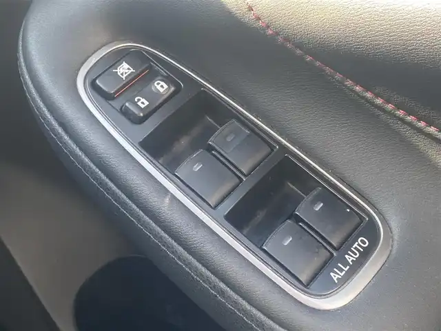 トヨタ クラウン ハイブリッド アスリートG 熊本県 2016(平28)年 5.6万km ホワイトパールクリスタルシャイン 純正ナビ/・AM/FM/CD/DVD/BD/SD/AUX/USB/BT/・フルセグTV/バックカメラ/クリアランスソナー/ブラインドスポットモニター/車両接近通報装置/横滑り防止機能/前後コーナーセンサー/革巻きステアリング/・ステアリングリモコン/オートライト/・LEDライト/・フォグランプ/レザーシート/・D/N席パワーシート/・D/N席シートヒーター/・D/N席エアシート/・D席シートメモリー/電動格納ミラー/・ウィンカーミラー/ビルトインETC/純正フロアマット/純正アルミホイール/スマートキー/・スペアキー/・カードキー