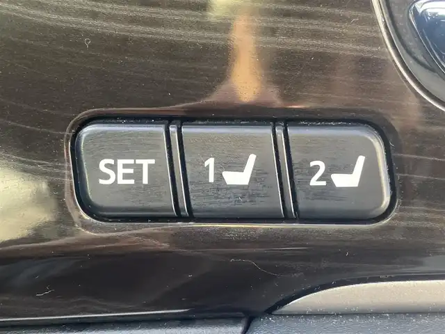 トヨタ クラウン ハイブリッド アスリートG 熊本県 2016(平28)年 5.6万km ホワイトパールクリスタルシャイン 純正ナビ/・AM/FM/CD/DVD/BD/SD/AUX/USB/BT/・フルセグTV/バックカメラ/クリアランスソナー/ブラインドスポットモニター/車両接近通報装置/横滑り防止機能/前後コーナーセンサー/革巻きステアリング/・ステアリングリモコン/オートライト/・LEDライト/・フォグランプ/レザーシート/・D/N席パワーシート/・D/N席シートヒーター/・D/N席エアシート/・D席シートメモリー/電動格納ミラー/・ウィンカーミラー/ビルトインETC/純正フロアマット/純正アルミホイール/スマートキー/・スペアキー/・カードキー