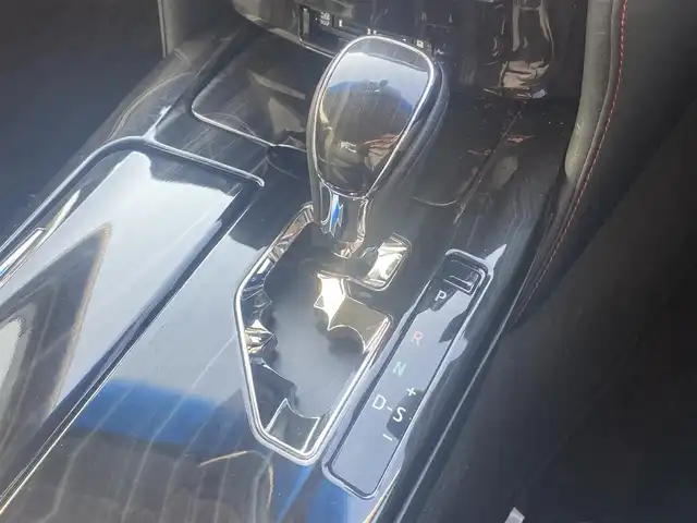 トヨタ クラウン ハイブリッド アスリートG 熊本県 2016(平28)年 5.6万km ホワイトパールクリスタルシャイン 純正ナビ/・AM/FM/CD/DVD/BD/SD/AUX/USB/BT/・フルセグTV/バックカメラ/クリアランスソナー/ブラインドスポットモニター/車両接近通報装置/横滑り防止機能/前後コーナーセンサー/革巻きステアリング/・ステアリングリモコン/オートライト/・LEDライト/・フォグランプ/レザーシート/・D/N席パワーシート/・D/N席シートヒーター/・D/N席エアシート/・D席シートメモリー/電動格納ミラー/・ウィンカーミラー/ビルトインETC/純正フロアマット/純正アルミホイール/スマートキー/・スペアキー/・カードキー