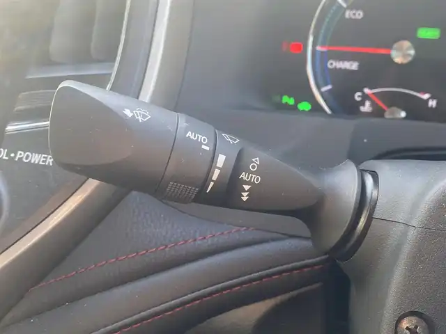 トヨタ クラウン ハイブリッド アスリートG 熊本県 2016(平28)年 5.6万km ホワイトパールクリスタルシャイン 純正ナビ/・AM/FM/CD/DVD/BD/SD/AUX/USB/BT/・フルセグTV/バックカメラ/クリアランスソナー/ブラインドスポットモニター/車両接近通報装置/横滑り防止機能/前後コーナーセンサー/革巻きステアリング/・ステアリングリモコン/オートライト/・LEDライト/・フォグランプ/レザーシート/・D/N席パワーシート/・D/N席シートヒーター/・D/N席エアシート/・D席シートメモリー/電動格納ミラー/・ウィンカーミラー/ビルトインETC/純正フロアマット/純正アルミホイール/スマートキー/・スペアキー/・カードキー