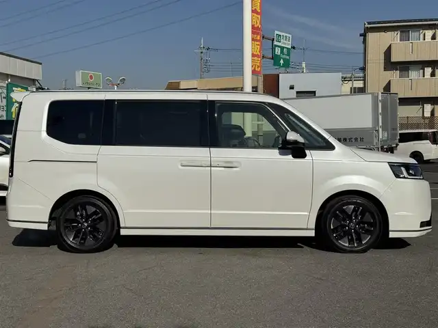 ホンダ ステップワゴン スパーダ 千葉県 2023(令5)年 6.4万km プラチナホワイトパール ホンダセンシング/・衝突被害軽減ブレーキ/・アダプティブクルーズコントロール/・レーンキープアシスト/・ブラインドスポットインフォメーション/前後コーナーセンサー/純正メモリナビ/CD/DVD/AM・FM/BT/バックカメラ/フルセグTV/ETC2.0/ドライブレコーダー/社外フリップダウンモニター/両側パワースライドドア/電動リアゲート/ハーフレザーシート/シートヒーター/純正フロアマット/純正16インチアルミホイール/革巻きステアリング/LEDヘッドライト/オートライト/W＋サイドエアバッグ/カーテンエアバッグ/スマートキー/取扱説明書＆保証書/R7年記録簿