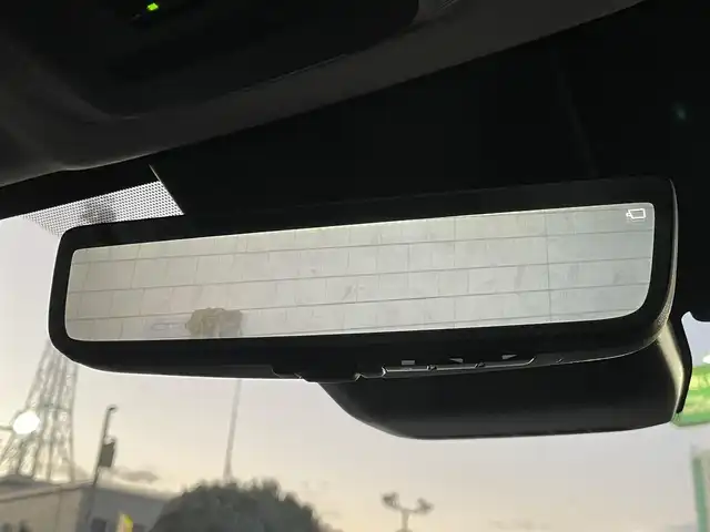 トヨタ プリウス Z 群馬県 2023(令5)年 8.8万km プラチナホワイトパールマイカ 純正ナビ付１２．３型ディスプレイ　/フルセグ　/全周囲カメラ　/黒レザーシート　/前席エアシート・シートヒーター　/１００Ｖ充電　/Ｍｉｒａｃａｓｔ　/デジタルミラー　/ＢＳＭ　/純正１９インチＡＷ　/純正フロアマット/Bluetooth/AHB/LEDヘッドライト/D席パワーシート/純正ビルトインETC2.0/アダプティブクルーズコントロール/シートセットポジションメモリー/スマートキー/パワーステアリング