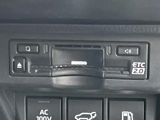 トヨタ プリウス Z 群馬県 2023(令5)年 8.8万km プラチナホワイトパールマイカ 純正ナビ付１２．３型ディスプレイ　/フルセグ　/全周囲カメラ　/黒レザーシート　/前席エアシート・シートヒーター　/１００Ｖ充電　/Ｍｉｒａｃａｓｔ　/デジタルミラー　/ＢＳＭ　/純正１９インチＡＷ　/純正フロアマット/Bluetooth/AHB/LEDヘッドライト/D席パワーシート/純正ビルトインETC2.0/アダプティブクルーズコントロール/シートセットポジションメモリー/スマートキー/パワーステアリング