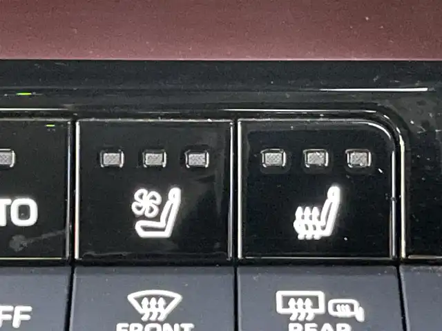 トヨタ プリウス Z 群馬県 2023(令5)年 8.8万km プラチナホワイトパールマイカ 純正ナビ付１２．３型ディスプレイ　/フルセグ　/全周囲カメラ　/黒レザーシート　/前席エアシート・シートヒーター　/１００Ｖ充電　/Ｍｉｒａｃａｓｔ　/デジタルミラー　/ＢＳＭ　/純正１９インチＡＷ　/純正フロアマット/Bluetooth/AHB/LEDヘッドライト/D席パワーシート/純正ビルトインETC2.0/アダプティブクルーズコントロール/シートセットポジションメモリー/スマートキー/パワーステアリング