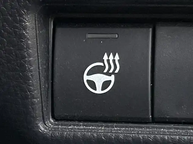 トヨタ プリウス Z 群馬県 2023(令5)年 8.8万km プラチナホワイトパールマイカ 純正ナビ付１２．３型ディスプレイ　/フルセグ　/全周囲カメラ　/黒レザーシート　/前席エアシート・シートヒーター　/１００Ｖ充電　/Ｍｉｒａｃａｓｔ　/デジタルミラー　/ＢＳＭ　/純正１９インチＡＷ　/純正フロアマット/Bluetooth/AHB/LEDヘッドライト/D席パワーシート/純正ビルトインETC2.0/アダプティブクルーズコントロール/シートセットポジションメモリー/スマートキー/パワーステアリング