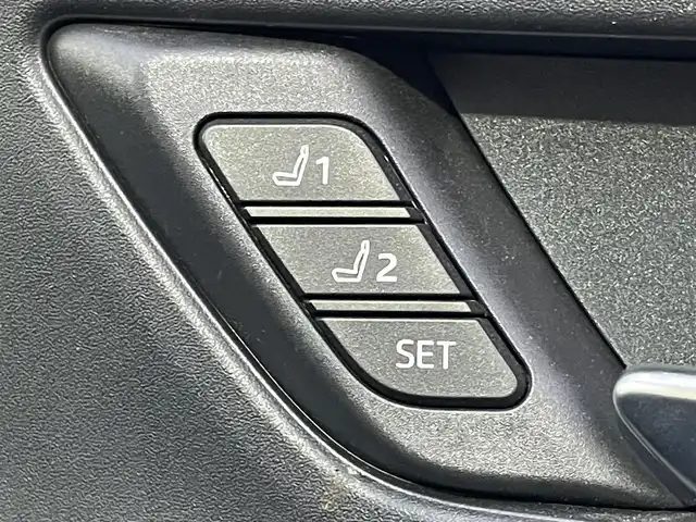 トヨタ プリウス Z 群馬県 2023(令5)年 8.8万km プラチナホワイトパールマイカ 純正ナビ付１２．３型ディスプレイ　/フルセグ　/全周囲カメラ　/黒レザーシート　/前席エアシート・シートヒーター　/１００Ｖ充電　/Ｍｉｒａｃａｓｔ　/デジタルミラー　/ＢＳＭ　/純正１９インチＡＷ　/純正フロアマット/Bluetooth/AHB/LEDヘッドライト/D席パワーシート/純正ビルトインETC2.0/アダプティブクルーズコントロール/シートセットポジションメモリー/スマートキー/パワーステアリング