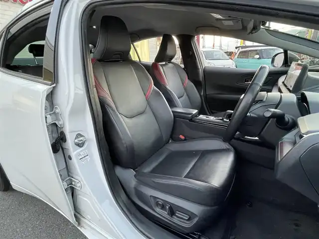 トヨタ プリウス Z 群馬県 2023(令5)年 8.8万km プラチナホワイトパールマイカ 純正ナビ付１２．３型ディスプレイ　/フルセグ　/全周囲カメラ　/黒レザーシート　/前席エアシート・シートヒーター　/１００Ｖ充電　/Ｍｉｒａｃａｓｔ　/デジタルミラー　/ＢＳＭ　/純正１９インチＡＷ　/純正フロアマット/Bluetooth/AHB/LEDヘッドライト/D席パワーシート/純正ビルトインETC2.0/アダプティブクルーズコントロール/シートセットポジションメモリー/スマートキー/パワーステアリング