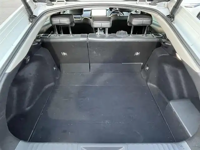 トヨタ プリウス Z 群馬県 2023(令5)年 8.8万km プラチナホワイトパールマイカ 純正ナビ付１２．３型ディスプレイ　/フルセグ　/全周囲カメラ　/黒レザーシート　/前席エアシート・シートヒーター　/１００Ｖ充電　/Ｍｉｒａｃａｓｔ　/デジタルミラー　/ＢＳＭ　/純正１９インチＡＷ　/純正フロアマット/Bluetooth/AHB/LEDヘッドライト/D席パワーシート/純正ビルトインETC2.0/アダプティブクルーズコントロール/シートセットポジションメモリー/スマートキー/パワーステアリング