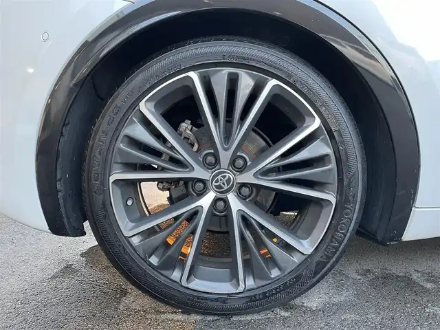 トヨタ プリウス Z 群馬県 2023(令5)年 8.8万km プラチナホワイトパールマイカ 純正ナビ付１２．３型ディスプレイ　/フルセグ　/全周囲カメラ　/黒レザーシート　/前席エアシート・シートヒーター　/１００Ｖ充電　/Ｍｉｒａｃａｓｔ　/デジタルミラー　/ＢＳＭ　/純正１９インチＡＷ　/純正フロアマット/Bluetooth/AHB/LEDヘッドライト/D席パワーシート/純正ビルトインETC2.0/アダプティブクルーズコントロール/シートセットポジションメモリー/スマートキー/パワーステアリング