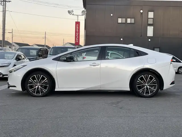 トヨタ プリウス Z 群馬県 2023(令5)年 8.8万km プラチナホワイトパールマイカ 純正ナビ付１２．３型ディスプレイ　/フルセグ　/全周囲カメラ　/黒レザーシート　/前席エアシート・シートヒーター　/１００Ｖ充電　/Ｍｉｒａｃａｓｔ　/デジタルミラー　/ＢＳＭ　/純正１９インチＡＷ　/純正フロアマット/Bluetooth/AHB/LEDヘッドライト/D席パワーシート/純正ビルトインETC2.0/アダプティブクルーズコントロール/シートセットポジションメモリー/スマートキー/パワーステアリング
