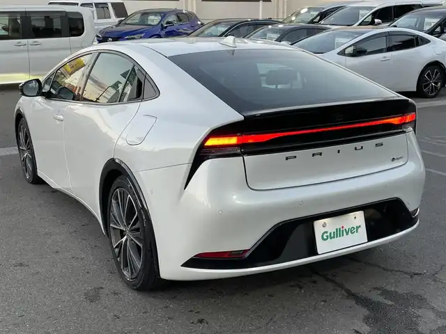 トヨタ プリウス Z 群馬県 2023(令5)年 8.8万km プラチナホワイトパールマイカ 純正ナビ付１２．３型ディスプレイ　/フルセグ　/全周囲カメラ　/黒レザーシート　/前席エアシート・シートヒーター　/１００Ｖ充電　/Ｍｉｒａｃａｓｔ　/デジタルミラー　/ＢＳＭ　/純正１９インチＡＷ　/純正フロアマット/Bluetooth/AHB/LEDヘッドライト/D席パワーシート/純正ビルトインETC2.0/アダプティブクルーズコントロール/シートセットポジションメモリー/スマートキー/パワーステアリング