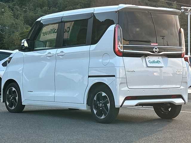 日産 ルークス ハイウェイスター X 佐賀県 2023(令5)年 1.1万km ホワイトパール 純正9インチディスプレイオーディオ(Carplay/Bluetooth/Am/FM)/全方位カメラ/片側パワースライドドア/エマージェンシーブレーキ/コーナーセンサー/車線逸脱警報/前後ドライブレコーダー/ETC/LEDヘッドライト/オートライト/純正14インチアルミホイール/純正フロアマット