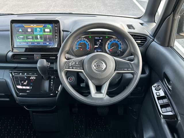 日産 ルークス ハイウェイスター X 佐賀県 2023(令5)年 1.1万km ホワイトパール 純正9インチディスプレイオーディオ(Carplay/Bluetooth/Am/FM)/全方位カメラ/片側パワースライドドア/エマージェンシーブレーキ/コーナーセンサー/車線逸脱警報/前後ドライブレコーダー/ETC/LEDヘッドライト/オートライト/純正14インチアルミホイール/純正フロアマット