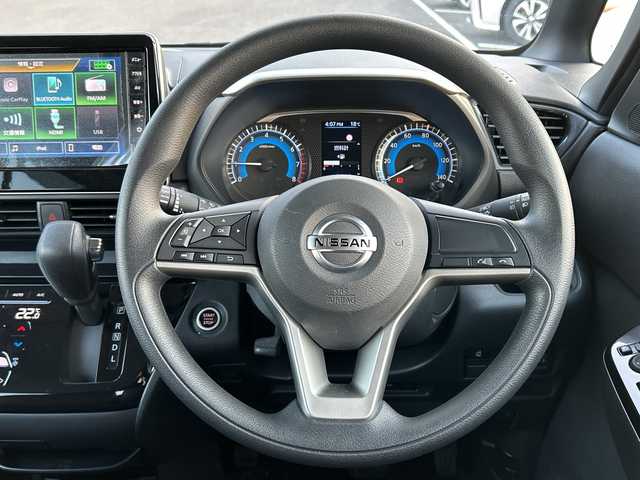 日産 ルークス ハイウェイスター X 佐賀県 2023(令5)年 1.1万km ホワイトパール 純正9インチディスプレイオーディオ(Carplay/Bluetooth/Am/FM)/全方位カメラ/片側パワースライドドア/エマージェンシーブレーキ/コーナーセンサー/車線逸脱警報/前後ドライブレコーダー/ETC/LEDヘッドライト/オートライト/純正14インチアルミホイール/純正フロアマット