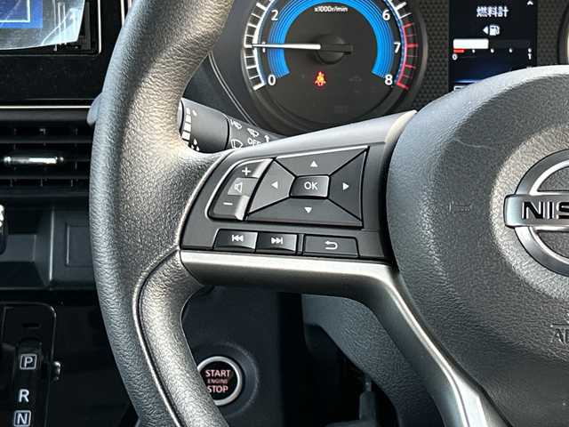 日産 ルークス ハイウェイスター X 佐賀県 2023(令5)年 1.1万km ホワイトパール 純正9インチディスプレイオーディオ(Carplay/Bluetooth/Am/FM)/全方位カメラ/片側パワースライドドア/エマージェンシーブレーキ/コーナーセンサー/車線逸脱警報/前後ドライブレコーダー/ETC/LEDヘッドライト/オートライト/純正14インチアルミホイール/純正フロアマット