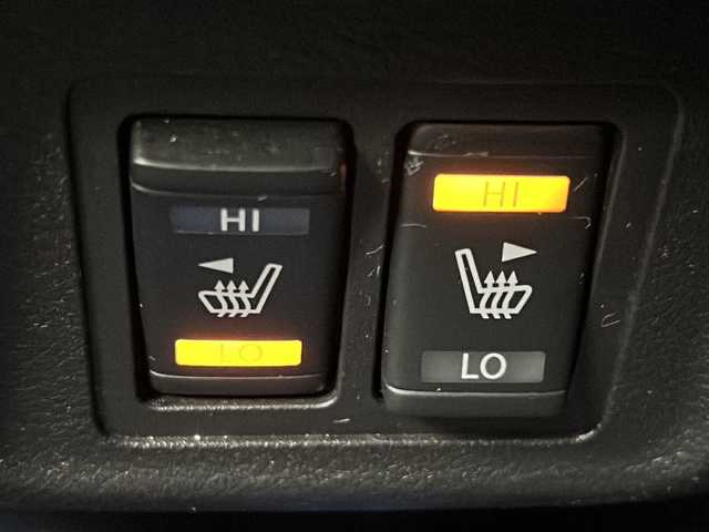 日産 セレナ e－パワー ハイウェイスター V 宮城県 2018(平30)年 6万km ブリリアントシルバー プロパイロット/エマージェンシーブレーキ/インテリジェントパーキングアシスト/車線逸脱抑制機能/オートマチックハイビーム/アラウンドビューモニター/フリップダウンモニター/前席シートヒーター/純正9インチナビ/（BT.CD.DVD.SD）/フルセグテレビ/両側パワースライドドア/ハンズフリースライドドア/ビルトインETC/ドライブレコーダー/ステアリングヒーター/革巻きステアリング/ステアリングスイッチ/プッシュスタート/スマートキー/純正フロアマット/純正15インチアルミホイール/LEDヘッドライト/横滑り防止機能/アイドリングストップ/コーナーセンサー