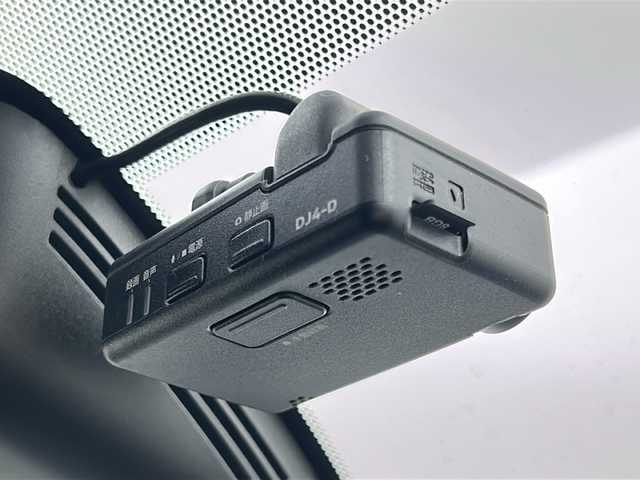 日産 セレナ e－パワー ハイウェイスター V 宮城県 2018(平30)年 6万km ブリリアントシルバー プロパイロット/エマージェンシーブレーキ/インテリジェントパーキングアシスト/車線逸脱抑制機能/オートマチックハイビーム/アラウンドビューモニター/フリップダウンモニター/前席シートヒーター/純正9インチナビ/（BT.CD.DVD.SD）/フルセグテレビ/両側パワースライドドア/ハンズフリースライドドア/ビルトインETC/ドライブレコーダー/ステアリングヒーター/革巻きステアリング/ステアリングスイッチ/プッシュスタート/スマートキー/純正フロアマット/純正15インチアルミホイール/LEDヘッドライト/横滑り防止機能/アイドリングストップ/コーナーセンサー