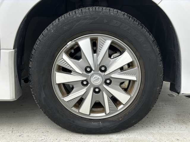 日産 セレナ e－パワー ハイウェイスター V 宮城県 2018(平30)年 6万km ブリリアントシルバー プロパイロット/エマージェンシーブレーキ/インテリジェントパーキングアシスト/車線逸脱抑制機能/オートマチックハイビーム/アラウンドビューモニター/フリップダウンモニター/前席シートヒーター/純正9インチナビ/（BT.CD.DVD.SD）/フルセグテレビ/両側パワースライドドア/ハンズフリースライドドア/ビルトインETC/ドライブレコーダー/ステアリングヒーター/革巻きステアリング/ステアリングスイッチ/プッシュスタート/スマートキー/純正フロアマット/純正15インチアルミホイール/LEDヘッドライト/横滑り防止機能/アイドリングストップ/コーナーセンサー