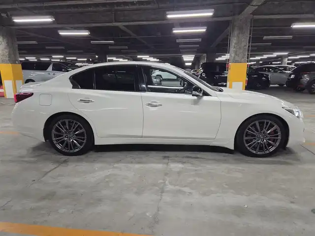 日産 スカイライン 400R 長崎県 2020(令2)年 9万km ブリリアントホワイトパール ワンオーナー/サンルーフ/BOSEパフォーマンスサウンド/純正8型ナビ/フルセグTV/アラウンドビューモニター/ビルトインETC/前後ドライブレコーダー/レーダークルーズコントロール/フロント/バックソナー/全方位運転支援システム/・衝突被害軽減ブレーキ/・車線逸脱防止支援システム/・車間距離維持支援システム/・前後誤発進抑制機能/ツインターボ/LEDヘッドランプ/革巻きステアリング/パドルシフト/ブラック革シート/前席パワーシート/純正19インチアルミホイール/レッドブレーキキャリパー/スマートキー/プッシュエンジンスターター/禁煙車