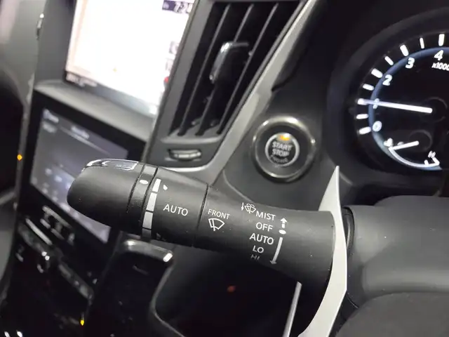 日産 スカイライン 400R 長崎県 2020(令2)年 9万km ブリリアントホワイトパール ワンオーナー/サンルーフ/BOSEパフォーマンスサウンド/純正8型ナビ/フルセグTV/アラウンドビューモニター/ビルトインETC/前後ドライブレコーダー/レーダークルーズコントロール/フロント/バックソナー/全方位運転支援システム/・衝突被害軽減ブレーキ/・車線逸脱防止支援システム/・車間距離維持支援システム/・前後誤発進抑制機能/ツインターボ/LEDヘッドランプ/革巻きステアリング/パドルシフト/ブラック革シート/前席パワーシート/純正19インチアルミホイール/レッドブレーキキャリパー/スマートキー/プッシュエンジンスターター/禁煙車