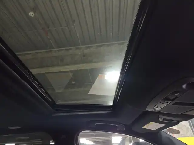 日産 スカイライン 400R 長崎県 2020(令2)年 9万km ブリリアントホワイトパール ワンオーナー/サンルーフ/BOSEパフォーマンスサウンド/純正8型ナビ/フルセグTV/アラウンドビューモニター/ビルトインETC/前後ドライブレコーダー/レーダークルーズコントロール/フロント/バックソナー/全方位運転支援システム/・衝突被害軽減ブレーキ/・車線逸脱防止支援システム/・車間距離維持支援システム/・前後誤発進抑制機能/ツインターボ/LEDヘッドランプ/革巻きステアリング/パドルシフト/ブラック革シート/前席パワーシート/純正19インチアルミホイール/レッドブレーキキャリパー/スマートキー/プッシュエンジンスターター/禁煙車