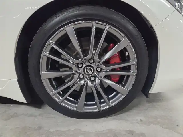 日産 スカイライン 400R 長崎県 2020(令2)年 9万km ブリリアントホワイトパール ワンオーナー/サンルーフ/BOSEパフォーマンスサウンド/純正8型ナビ/フルセグTV/アラウンドビューモニター/ビルトインETC/前後ドライブレコーダー/レーダークルーズコントロール/フロント/バックソナー/全方位運転支援システム/・衝突被害軽減ブレーキ/・車線逸脱防止支援システム/・車間距離維持支援システム/・前後誤発進抑制機能/ツインターボ/LEDヘッドランプ/革巻きステアリング/パドルシフト/ブラック革シート/前席パワーシート/純正19インチアルミホイール/レッドブレーキキャリパー/スマートキー/プッシュエンジンスターター/禁煙車